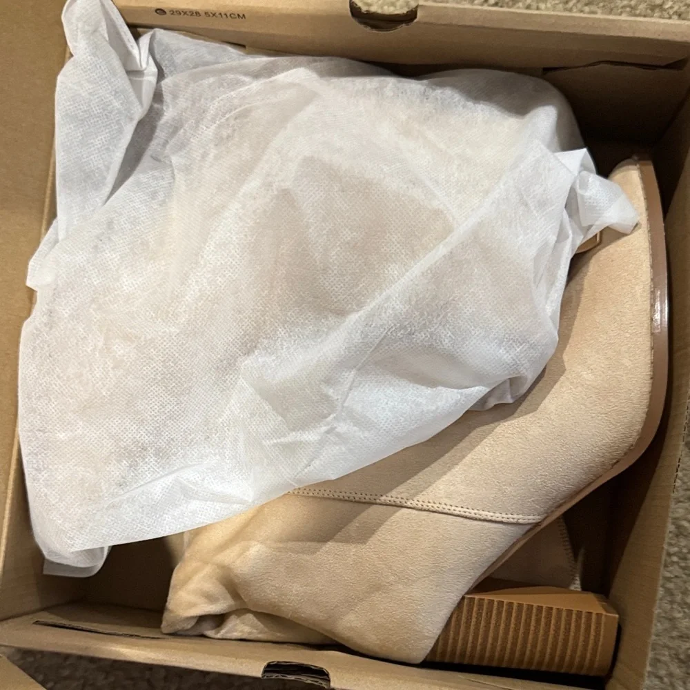 NWT-Knee High Boots Chunky High Heel Square Toe Side Zipper Wide Calf Boot